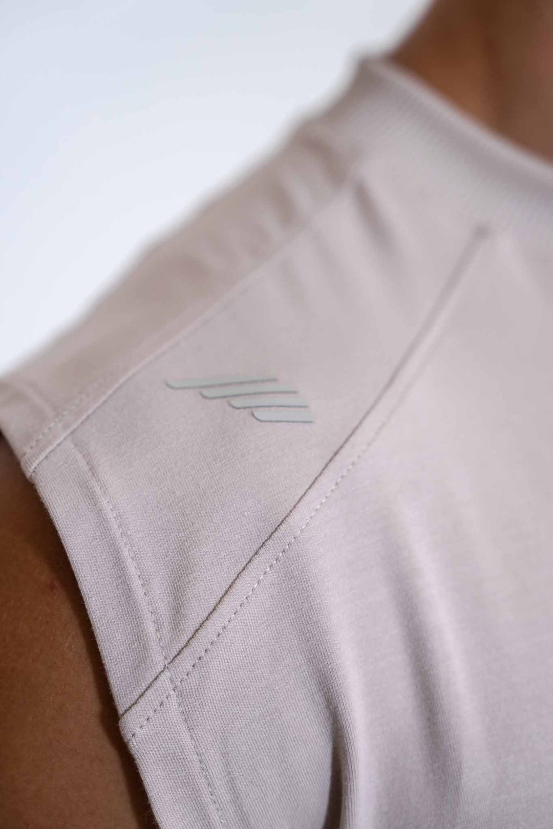 PHOENIX No Sleeve Shirt | silversand