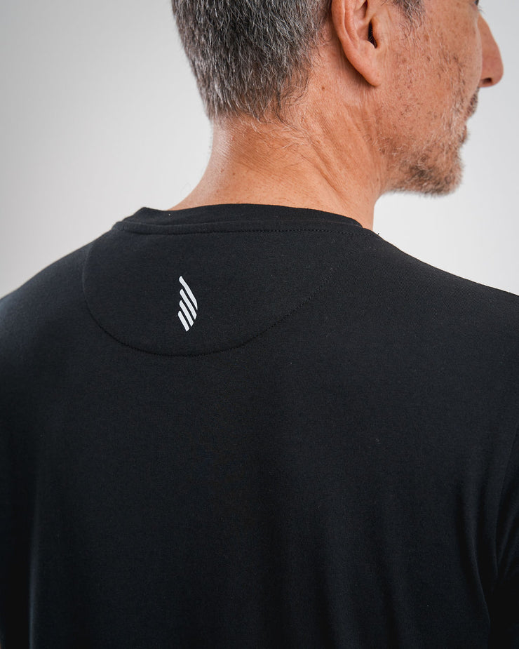 IKARUS T-Shirt SIGNATURE Unisex schwarz fair & nachhaltig produziert Rückseite Logo