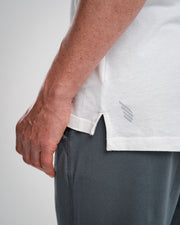 IKARUS Yoga & Sport T-Shirt Herren, Unisex weiß nachhaltig & bequem Detail Logo Seite