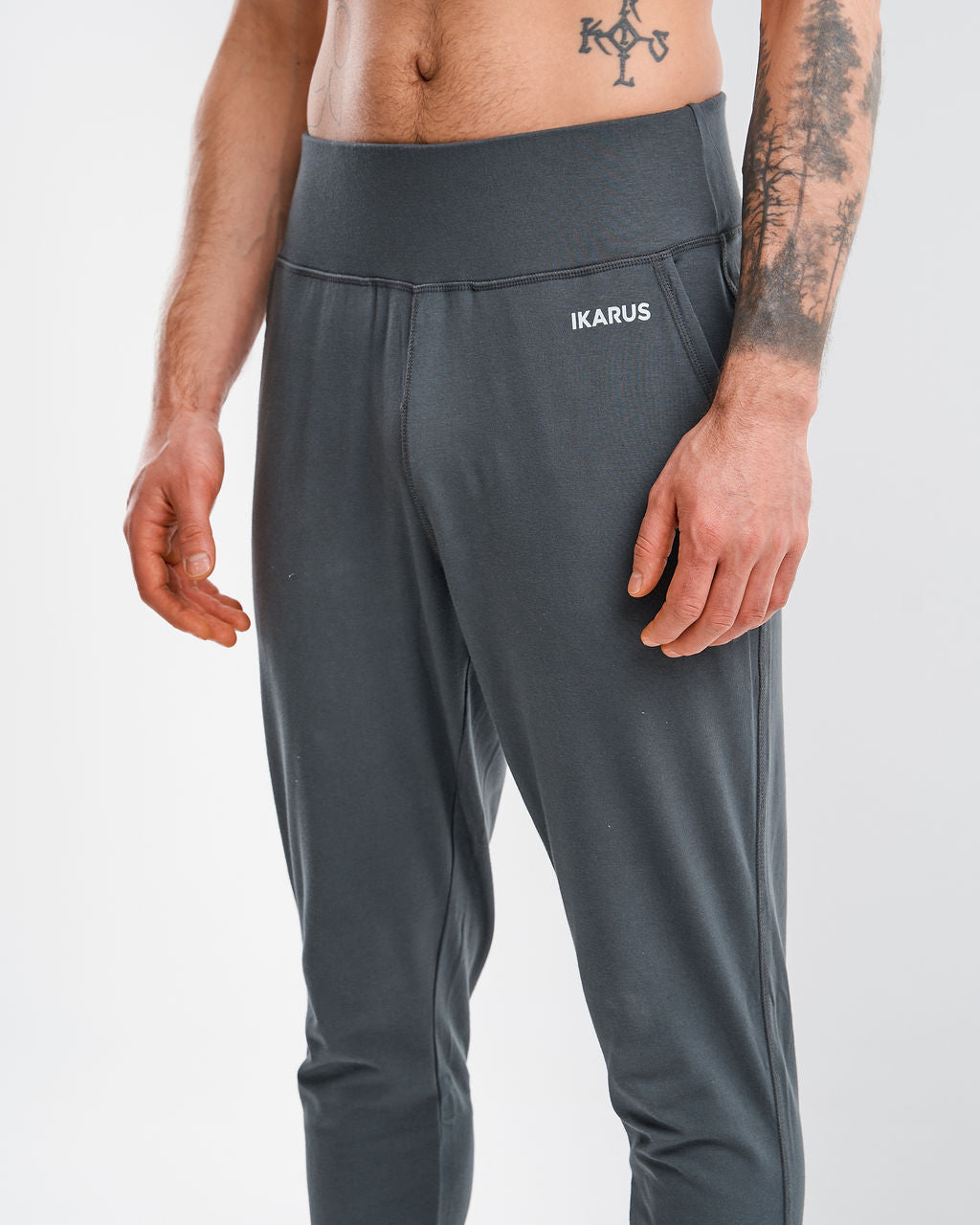 IKARUS Yogahose Herren Die bequemste Hose Jogger dunkelgrau Vorderseite Detail